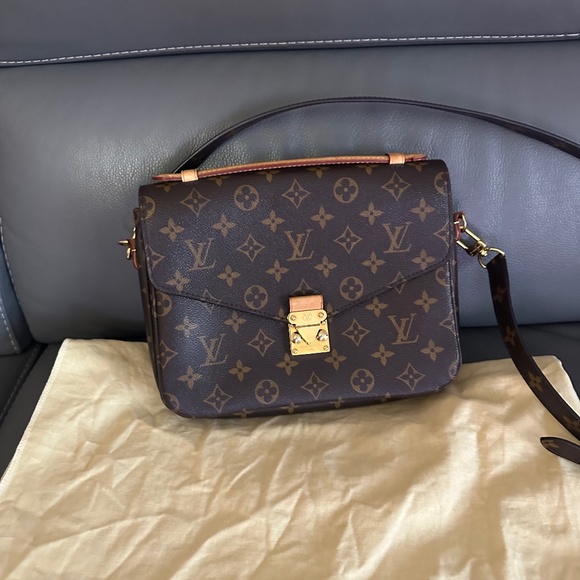 Louis Vuitton Handbags - Louis Vuitton Pochette Metis